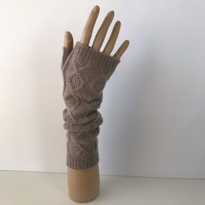 100% Cashmere Taupe Cable Knit Gloves